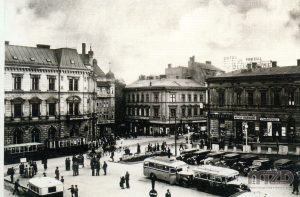 Bielsko pl. Chrobrego, autobusy i taksówki lata 30 XX wieku