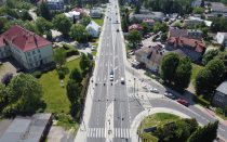Ujęcie z drona pokazujące obecnie funkcjonujący dojazd ul. Cieszyńską do skrzyżowania z ul. Górską