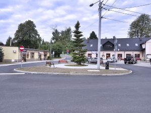 Nowy parking oraz wysepka naprzeciwko Miejskim Domu Kultury w Lipniku.