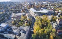 Widok z drona na ul. Żywiecką w rejonie stadionu miejskiego wyremontowaną w ramach inwestycji pod nazwą „Rozbudowa DK52 (ul. Krakowskiej/ul. Żywieckiej) w Bielsku-Białej”