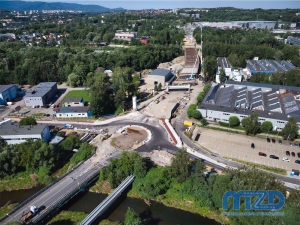 Ujęcie z drona na rozbudowywaną ul. Eugeniusza Kwiatkowskiego od strony Ronda Ofiar Katynia.