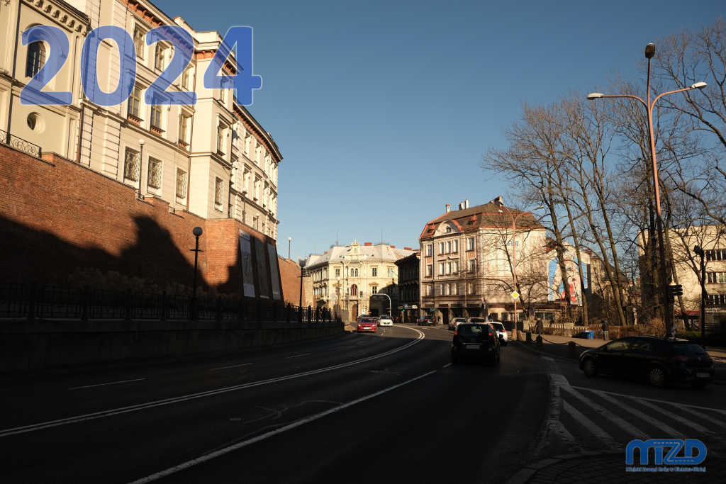 Ulica Zamkowa - widok sprzed Poczty Polskiej w kierunku Placu Chrobrego