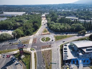 001 - Widok z drona na rozbudowywaną ul. Eugeniusza Kwiatkowskiego znad Ronda Solidarności.