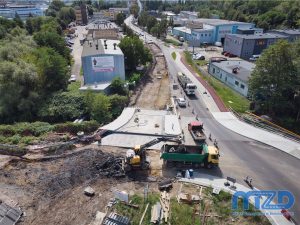 004 – Przebudowa mostu nad Potokiem Starobielskim w ujęciu znad Ronda Ofiar Katynia.