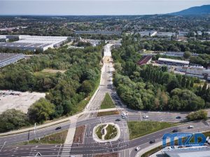 014 - Widok z drona na rozbudowywaną ul. Eugeniusza Kwiatkowskiego znad Ronda Solidarności.