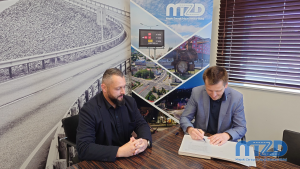 Moment podpisania umowy w siedzibie Miejskiego Zarządu Dróg w Bielsku-Białej